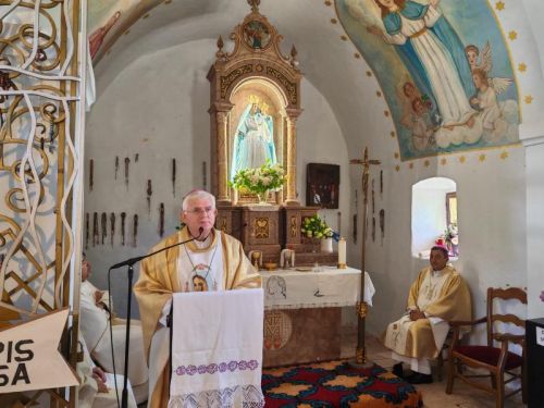 Svećenici Riječke nadbiskupije i Gospićko-senjske biskupije na IX. hodočašću Majci Božjoj od Krasna