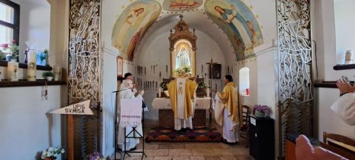 Svećenici Riječke nadbiskupije i Gospićko-senjske biskupije na IX. hodočašću Majci Božjoj od Krasna