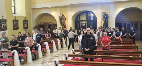 Hodočasnici pješice iz Gospića do Jadovna proslavili blagdan Marije Pomoćnice i 100. obljetnicu kapelice sv. Jakova Hodočasnici pješice iz Gospića do Jadovna proslavili blagdan Marije Pomoćnice i 100. obljetnicu kapelice sv. Jakova