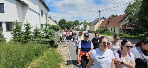 Hodočasnici pješice iz Gospića do Jadovna proslavili blagdan Marije Pomoćnice i 100. obljetnicu kapelice sv. Jakova Hodočasnici pješice iz Gospića do Jadovna proslavili blagdan Marije Pomoćnice i 100. obljetnicu kapelice sv. Jakova