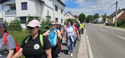 Hodočasnici pješice iz Gospića do Jadovna proslavili blagdan Marije Pomoćnice i 100. obljetnicu kapelice sv. Jakova Hodočasnici pješice iz Gospića do Jadovna proslavili blagdan Marije Pomoćnice i 100. obljetnicu kapelice sv. Jakova