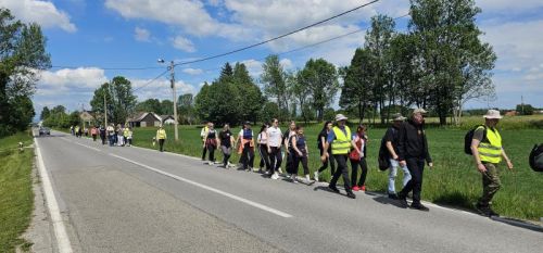 Hodočasnici pješice iz Gospića do Jadovna proslavili blagdan Marije Pomoćnice i 100. obljetnicu kapelice sv. Jakova Hodočasnici pješice iz Gospića do Jadovna proslavili blagdan Marije Pomoćnice i 100. obljetnicu kapelice sv. Jakova