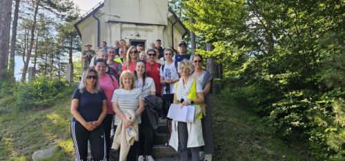 Hodočasnici pješice iz Gospića do Jadovna proslavili blagdan Marije Pomoćnice i 100. obljetnicu kapelice sv. Jakova Hodočasnici pješice iz Gospića do Jadovna proslavili blagdan Marije Pomoćnice i 100. obljetnicu kapelice sv. Jakova