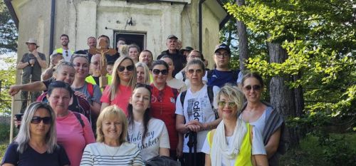 Hodočasnici pješice iz Gospića do Jadovna proslavili blagdan Marije Pomoćnice i 100. obljetnicu kapelice sv. Jakova Hodočasnici pješice iz Gospića do Jadovna proslavili blagdan Marije Pomoćnice i 100. obljetnicu kapelice sv. Jakova