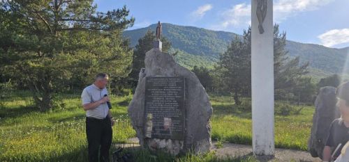 Hodočasnici pješice iz Gospića do Jadovna proslavili blagdan Marije Pomoćnice i 100. obljetnicu kapelice sv. Jakova Hodočasnici pješice iz Gospića do Jadovna proslavili blagdan Marije Pomoćnice i 100. obljetnicu kapelice sv. Jakova
