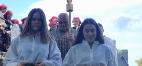 Hodočasnici pješice iz Gospića do Jadovna proslavili blagdan Marije Pomoćnice i 100. obljetnicu kapelice sv. Jakova Hodočasnici pješice iz Gospića do Jadovna proslavili blagdan Marije Pomoćnice i 100. obljetnicu kapelice sv. Jakova