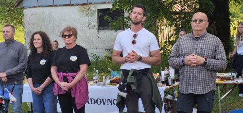 Hodočasnici pješice iz Gospića do Jadovna proslavili blagdan Marije Pomoćnice i 100. obljetnicu kapelice sv. Jakova Hodočasnici pješice iz Gospića do Jadovna proslavili blagdan Marije Pomoćnice i 100. obljetnicu kapelice sv. Jakova
