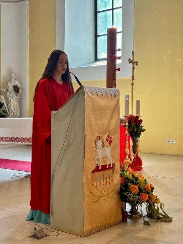 Gospićko-senjski biskup mons. Marko Medo predslavio je misu na blagdan Duhova i podijelio sakrament potvrde krizmanicima u Gospiću Gospićko-senjski biskup mons. Marko Medo predslavio je misu na blagdan Duhova i podijelio sakrament potvrde krizmanicima u Gospiću