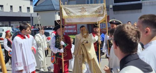 Svečano proslavljena svetkovina Tijelova u Gospiću