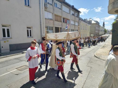 Svečano proslavljena svetkovina Tijelova u Gospiću