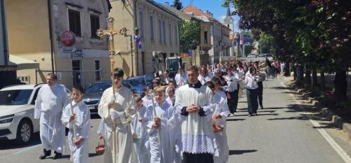 Svečano proslavljena svetkovina Tijelova u Gospiću
