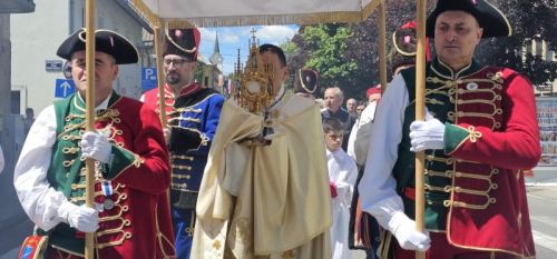 Svečano proslavljena svetkovina Tijelova u Gospiću