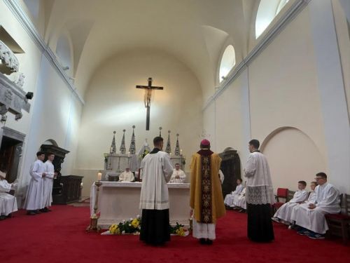 Senj svečano proslavio svetkovinu Presvetog Tijela i Krvi Kristove Senj svečano proslavio svetkovinu Presvetog Tijela i Krvi Kristove