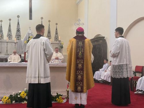 Senj svečano proslavio svetkovinu Presvetog Tijela i Krvi Kristove Senj svečano proslavio svetkovinu Presvetog Tijela i Krvi Kristove
