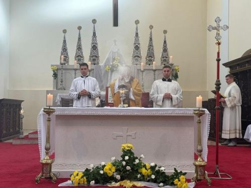 Senj svečano proslavio svetkovinu Presvetog Tijela i Krvi Kristove Senj svečano proslavio svetkovinu Presvetog Tijela i Krvi Kristove