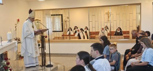 Svetkovina Presvetog Srca Isusova proslavljena u samostanu sestara karmelićanki u Gospiću Svetkovina Presvetog Srca Isusova proslavljena u samostanu sestara karmelićanki u Gospiću