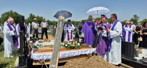 Biskup Marko Medo predvodio misu zadušnicu i sprovodne obrede za pok. Ružu, majku vlč. Marinka Miličevića