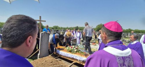 Biskup Marko Medo predvodio misu zadušnicu i sprovodne obrede za pok. Ružu, majku vlč. Marinka Miličevića
