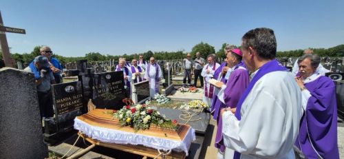 Biskup Marko Medo predvodio misu zadušnicu i sprovodne obrede za pok. Ružu, majku vlč. Marinka Miličevića