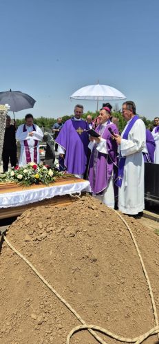 Biskup Marko Medo predvodio misu zadušnicu i sprovodne obrede za pok. Ružu, majku vlč. Marinka Miličevića