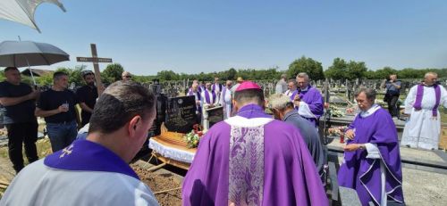 Biskup Marko Medo predvodio misu zadušnicu i sprovodne obrede za pok. Ružu, majku vlč. Marinka Miličevića