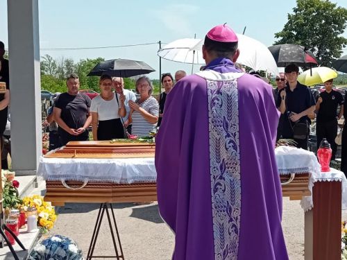 Biskup Marko Medo predvodio misu zadušnicu i sprovodne obrede za pok. Ružu, majku vlč. Marinka Miličevića
