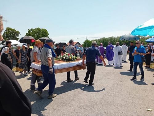 Biskup Marko Medo predvodio misu zadušnicu i sprovodne obrede za pok. Ružu, majku vlč. Marinka Miličevića