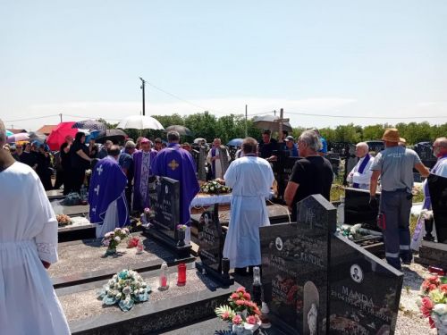 Biskup Marko Medo predvodio misu zadušnicu i sprovodne obrede za pok. Ružu, majku vlč. Marinka Miličevića