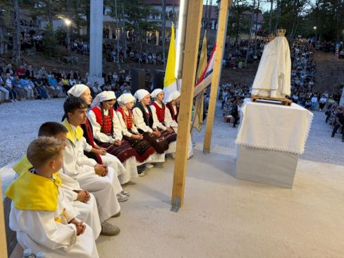 U Krasnu misom bdijenja započela proslava Velike Gospe