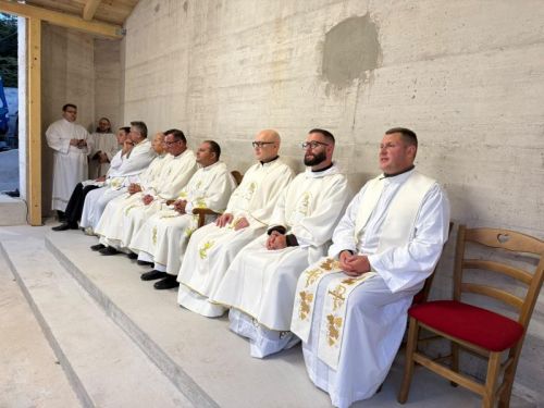 U Krasnu misom bdijenja započela proslava Velike Gospe