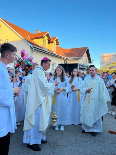 U Svetištu Gospe od Čudesa u Oštarijama svečano je proslavljeno bdijenje uoči svetkovine Uznesenja Blažene Djevice Marije – Velike Gospe