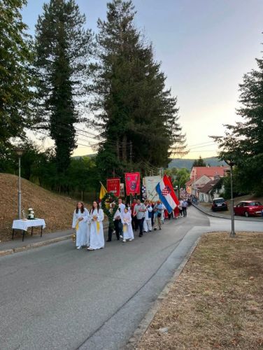 U Svetištu Gospe od Čudesa u Oštarijama svečano je proslavljeno bdijenje uoči svetkovine Uznesenja Blažene Djevice Marije – Velike Gospe