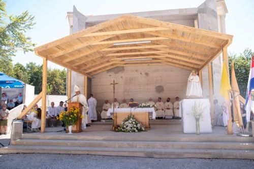 U Krasnu svečano proslavljena Velika Gospa: Biskup  Marko Medo – „Najveće čudo je kada ozdravi ljudsko srce“