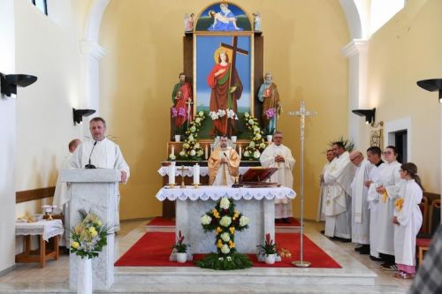 Zbor svete Jelene u Rakovici i proslava 1700. obljetnice Našašća sv. Križa Zbor svete Jelene u Rakovici i proslava 1700. obljetnice Našašća sv. Križa