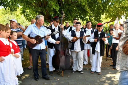 Zbor svete Jelene u Rakovici i proslava 1700. obljetnice Našašća sv. Križa Zbor svete Jelene u Rakovici i proslava 1700. obljetnice Našašća sv. Križa