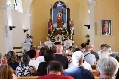 Zbor svete Jelene u Rakovici i proslava 1700. obljetnice Našašća sv. Križa Zbor svete Jelene u Rakovici i proslava 1700. obljetnice Našašća sv. Križa