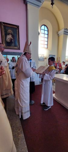Biskup Marko Medo posvetio novi oltar i blagoslovio ambon u Otočcu