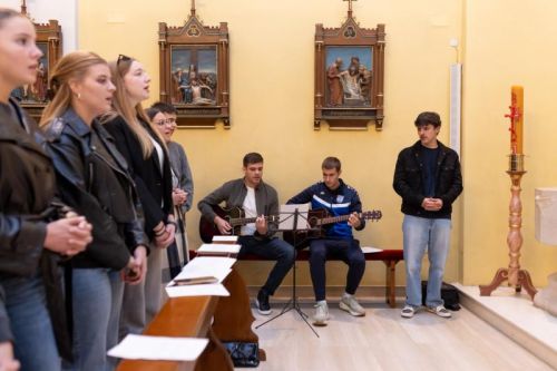 U Gospiću održan pripremni susret za uspostavu Trajnog euharistijskog klanjanja