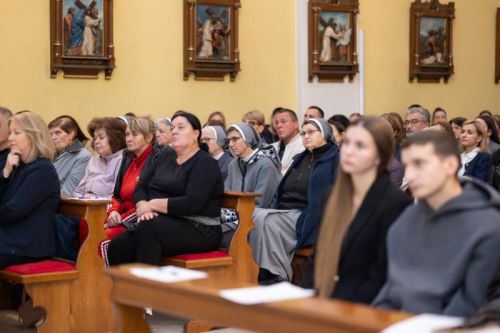 U Gospiću održan pripremni susret za uspostavu Trajnog euharistijskog klanjanja