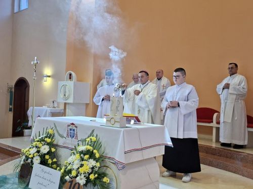 Svečano proslavljena 25. obljetnica osnutka župe i 10. obljetnica posvete župne crkve bl. Alojzija Stepinca u Ogulinu
