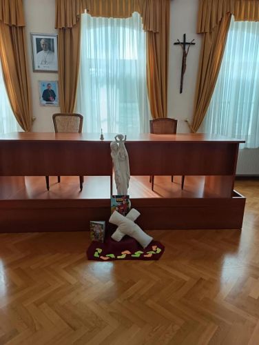“PUSTITE MALENE K MENI” “PUSTITE MALENE K MENI”