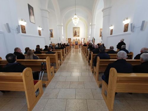 U Drežnik Gradu održan posljednji ispraćaj vlč. Ivice Vukovića