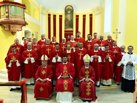 Gospićko-senjska biskupija - Svećeničko ređenje vlč. Josipa Tomljanovića u gospićkoj katedrali