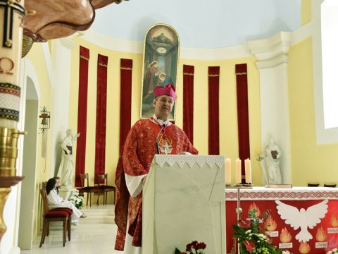 Gospićko-senjska biskupija - SLAVLJE SAKRAMENTA SV. POTVRDE NA DUHOVE  U GOSPIĆKOJ KATEDRALI