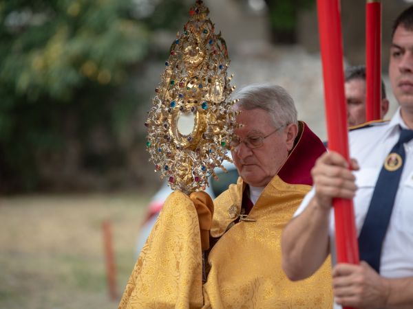 Biskup Zdenko Križić na Tijelovo u Senju: “Molimo da nam Isusovo Tijelo koje blagujemo podari njegove osjećaje za Boga i ljude”
