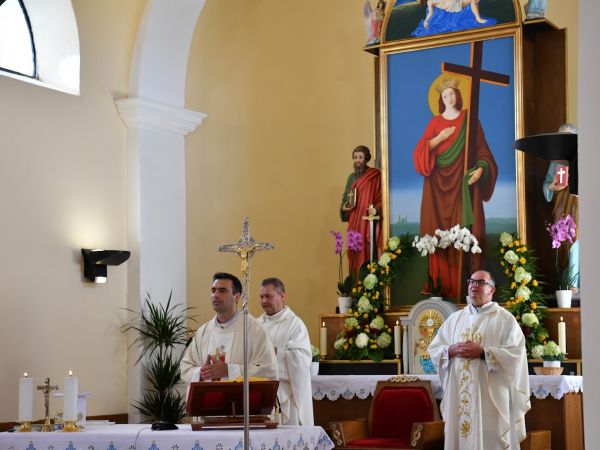 Zbor svete Jelene u Rakovici i proslava 1700. obljetnice Našašća sv. Križa Zbor svete Jelene u Rakovici i proslava 1700. obljetnice Našašća sv. Križa