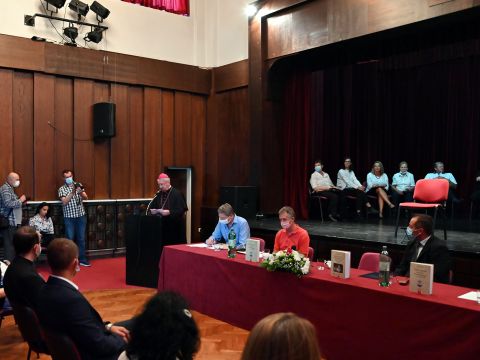 Gospićko-senjska biskupija - U GOSPIĆU PREDSTAVLJENE POSLJEDNJE DVIJE KNJIGE BISKUPA BOGOVIĆA