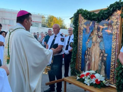 Gospićko-senjska biskupija - U Svetištu Gospe od Čudesa u Oštarijama svečano je proslavljeno bdijenje uoči svetkovine Uznesenja Blažene Djevice Marije – Velike Gospe