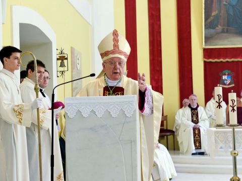 Gospićko-senjska biskupija - Proslava 20. obljetnica biskupstva i 80 godina života biskupa Bogovića