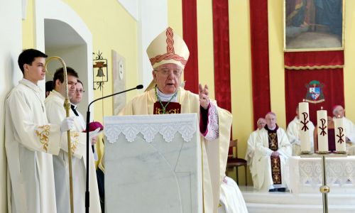 Proslava 20. obljetnica biskupstva i 80 godina života biskupa Bogovića Proslava 20. obljetnica biskupstva i 80 godina života biskupa Bogovića